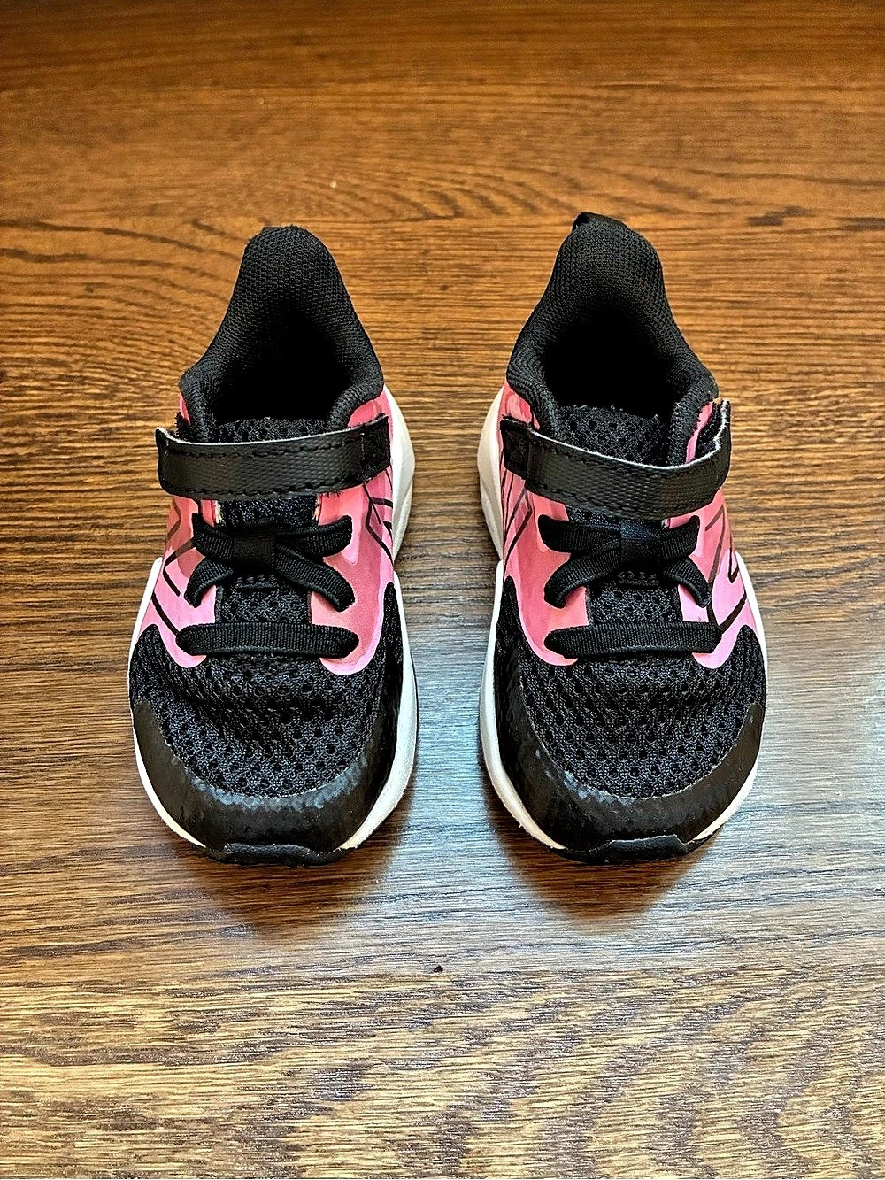 New Balance Rave Run v2 Bungee Lace with Top Strap Pink & Black Sneakers 4T WIDE